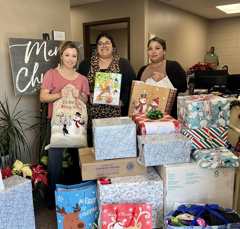 Western state Bank employees with gifts